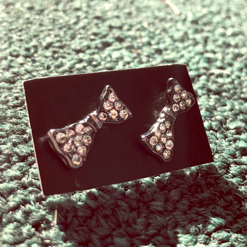 Cute bow earrings